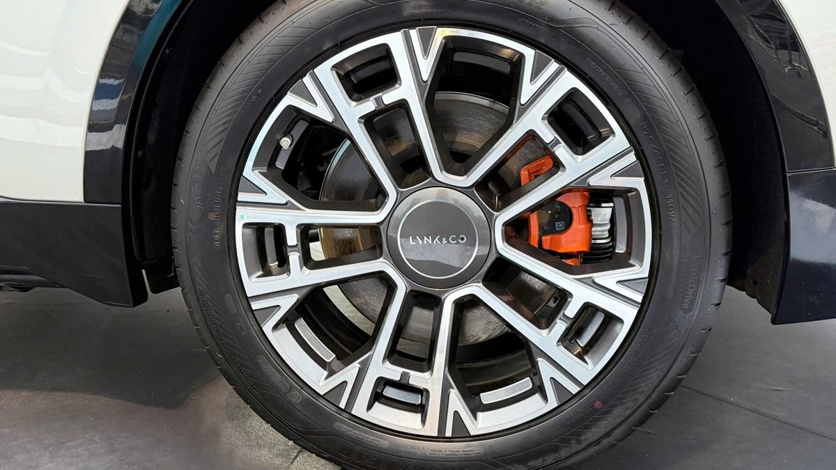 ngoai-that-lynk-co-900-03-buacz1c